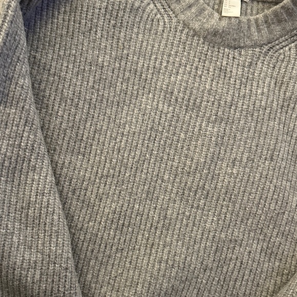 H&M sweater - Picture 4 of 5